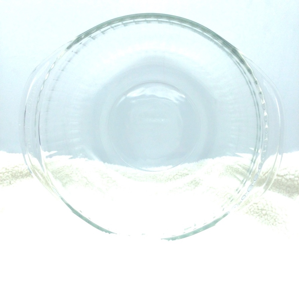 Vintage Pyrex glass bowl.